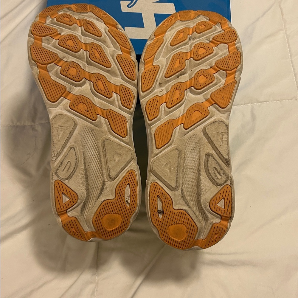 Hoka Women's Clifton 9 Vibrant Yellow Athletic Shoes - Picture 4 of 6